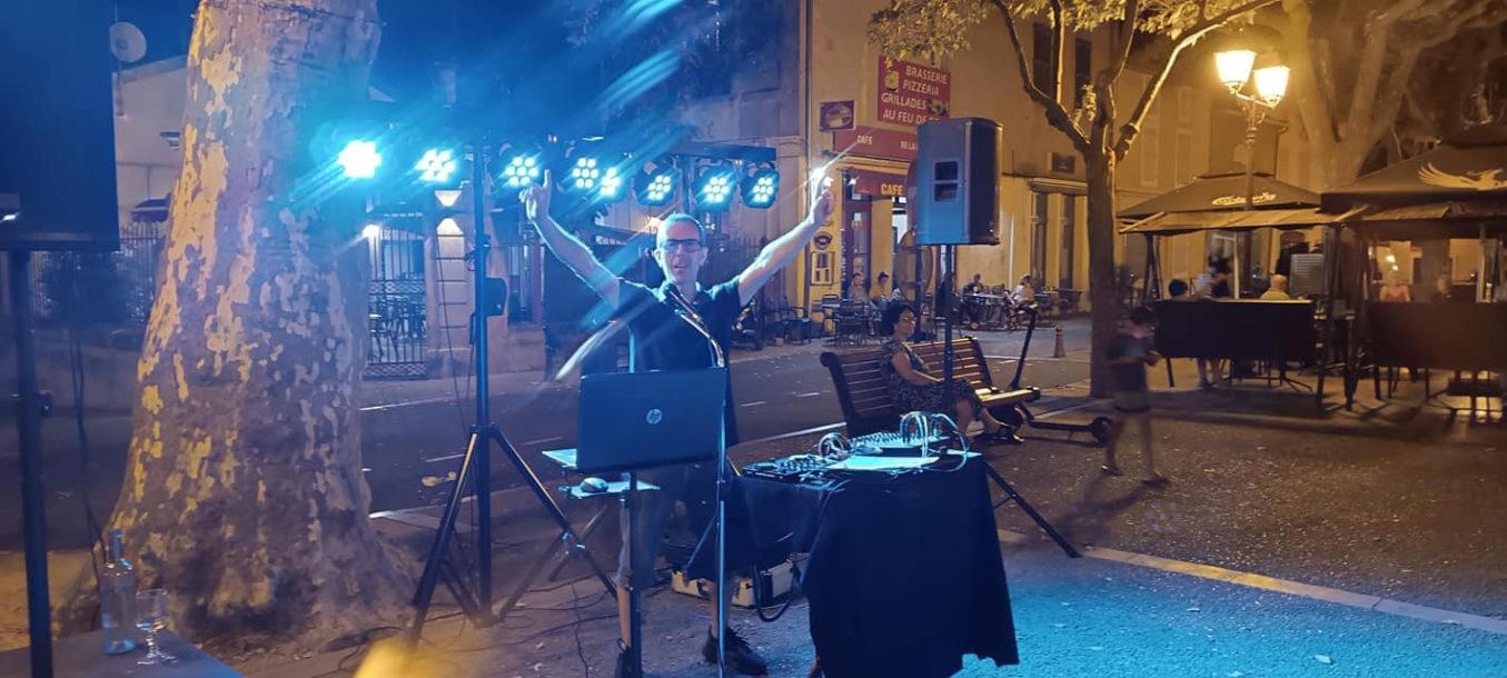Yann DJ en terrasse bar